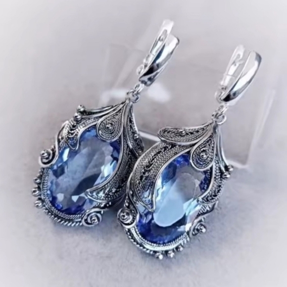 Jewelry - LINDS ❤️ 🐾 Silver Tone Filigree Dangle Earrings With Pale Blue Stone
